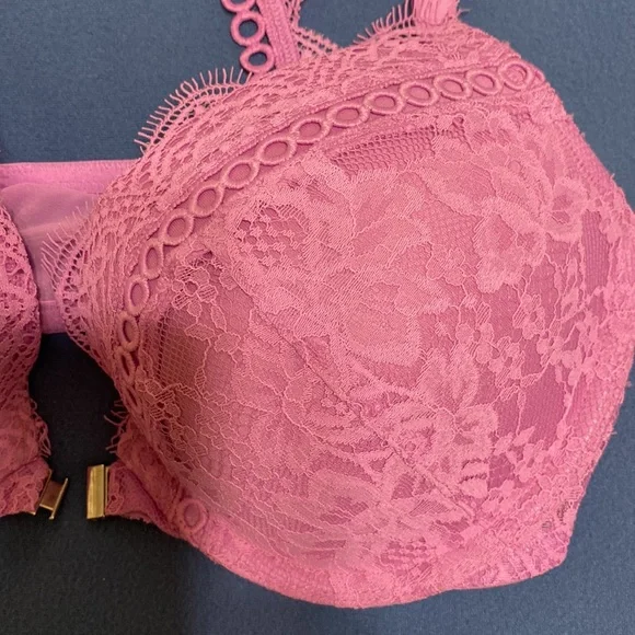 New very sexy pinky Victoria’s Secret lace push up bra with adjustable straps - Picture 2 of 12